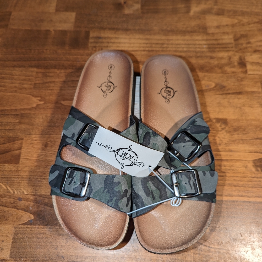 Soul Mates Camo Sandals Size 9 NWT